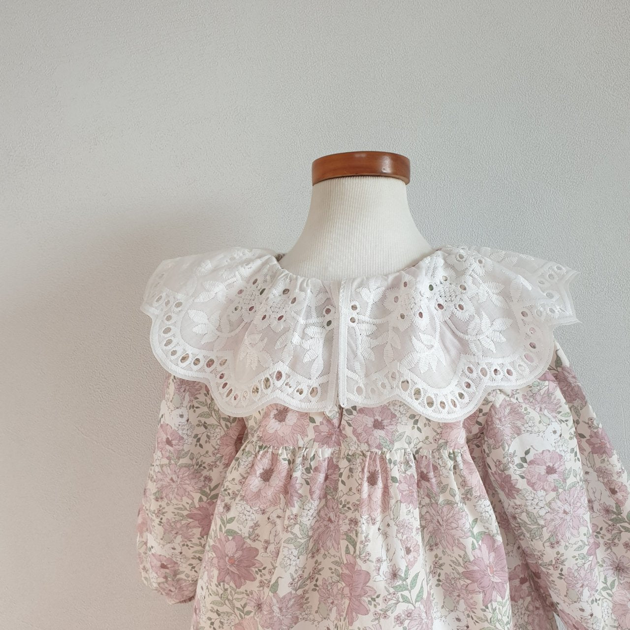 Eclair Kate Cotton Eyelet Dress Pink – girls dress close-up detail