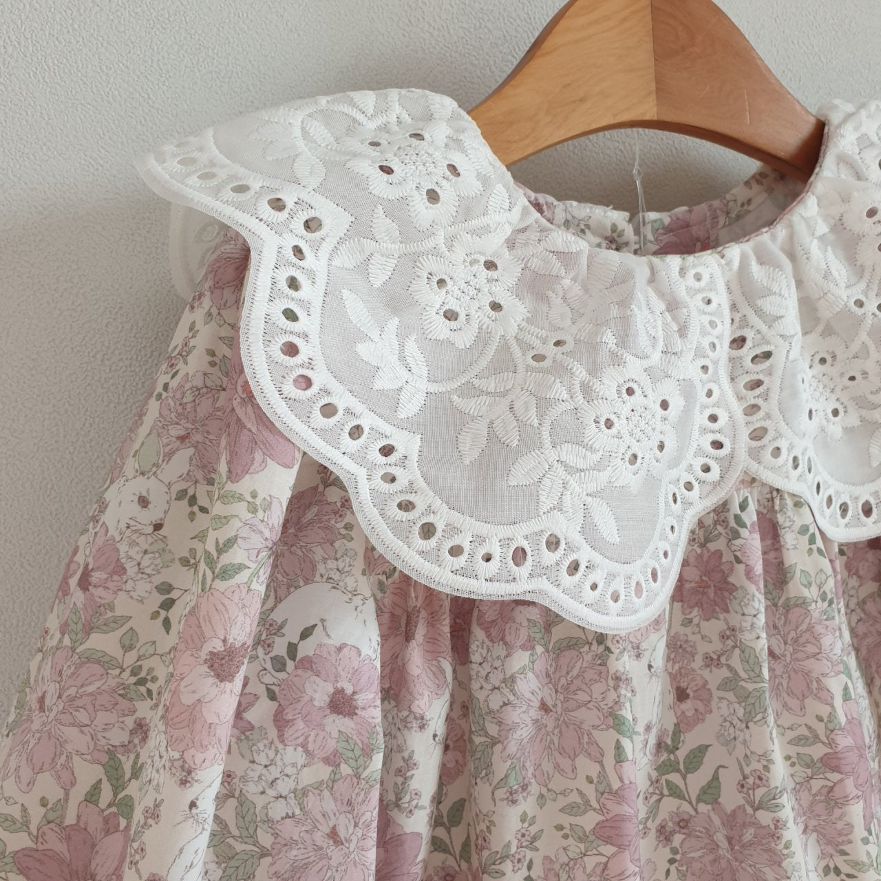 Eclair Kate Cotton Eyelet Dress Pink – girls dress close-up detail