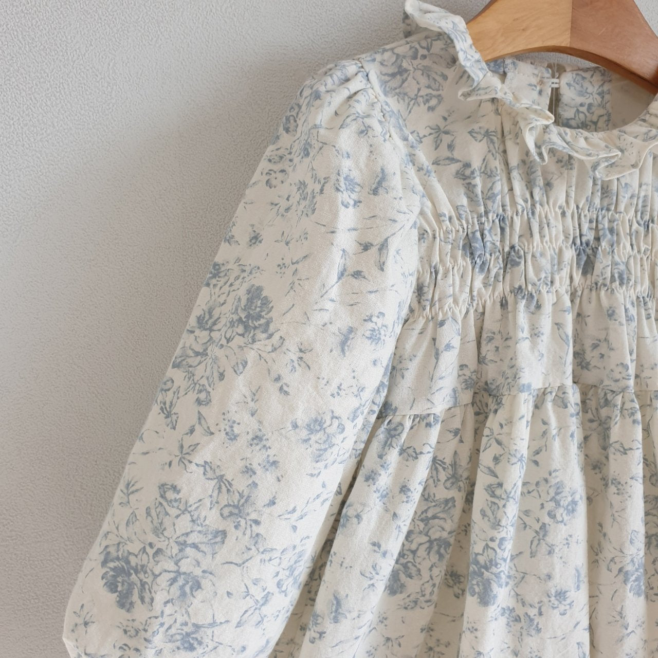 Eclair Hailey Toile De Jouy Print Dress Blue – girls dress close-up detail