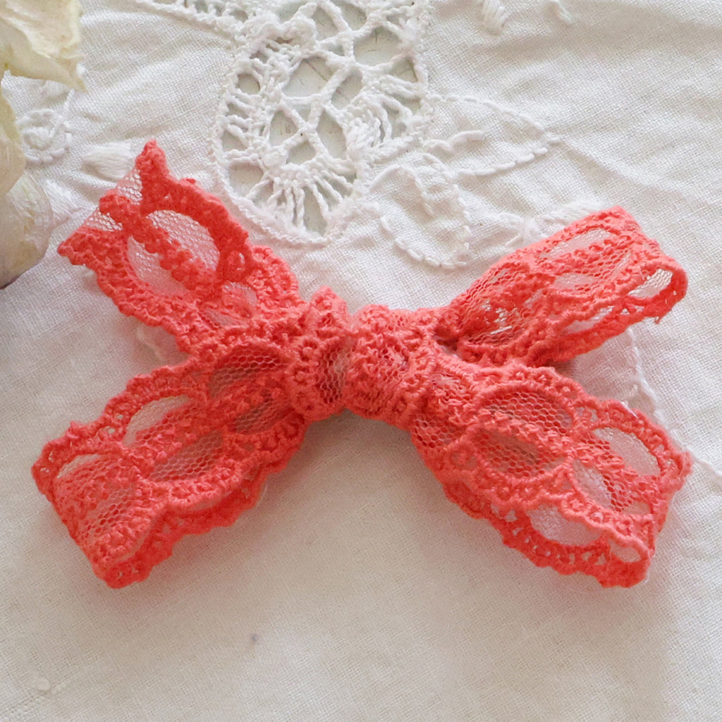 Puella Flo Lou Bow Hair Clip Red – girls hair accessory close-up detail