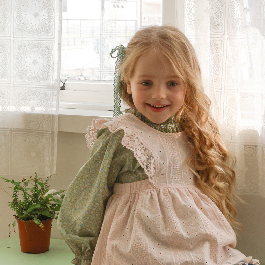Child wearing Puella Flo Rio Twisted Hair Clip in Green