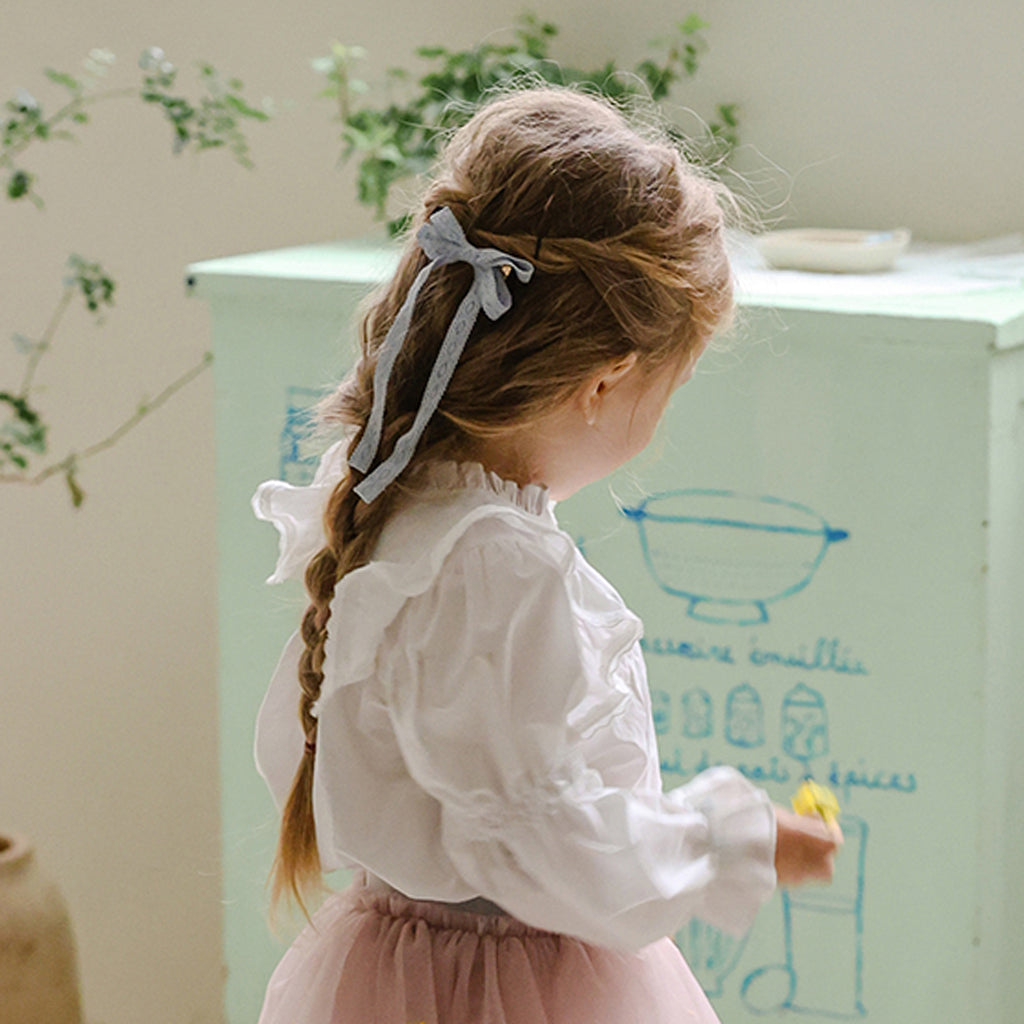 Child wearing Puella Flo Jen Floral Hair Pin in Blue