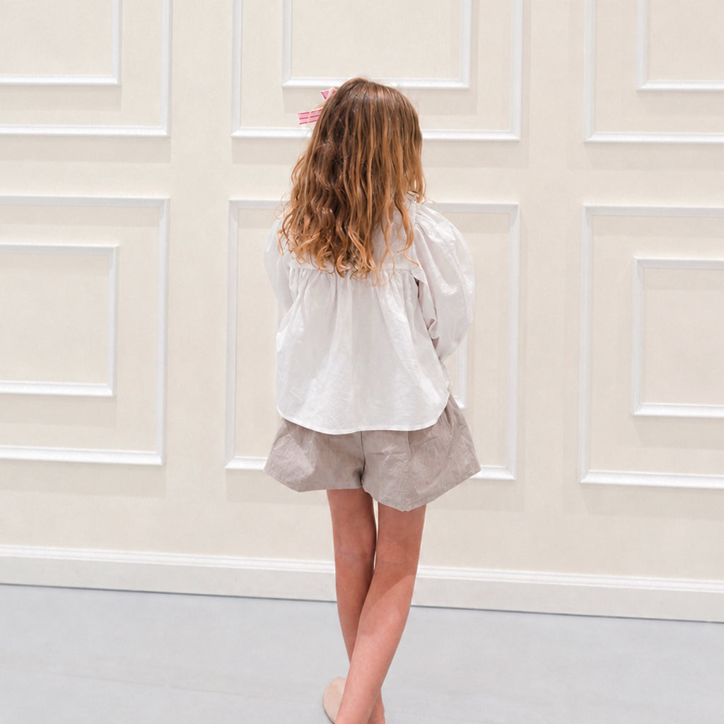 NOU NOU Miu Wide Culotte Shorts Beige – girls bottom close-up detail