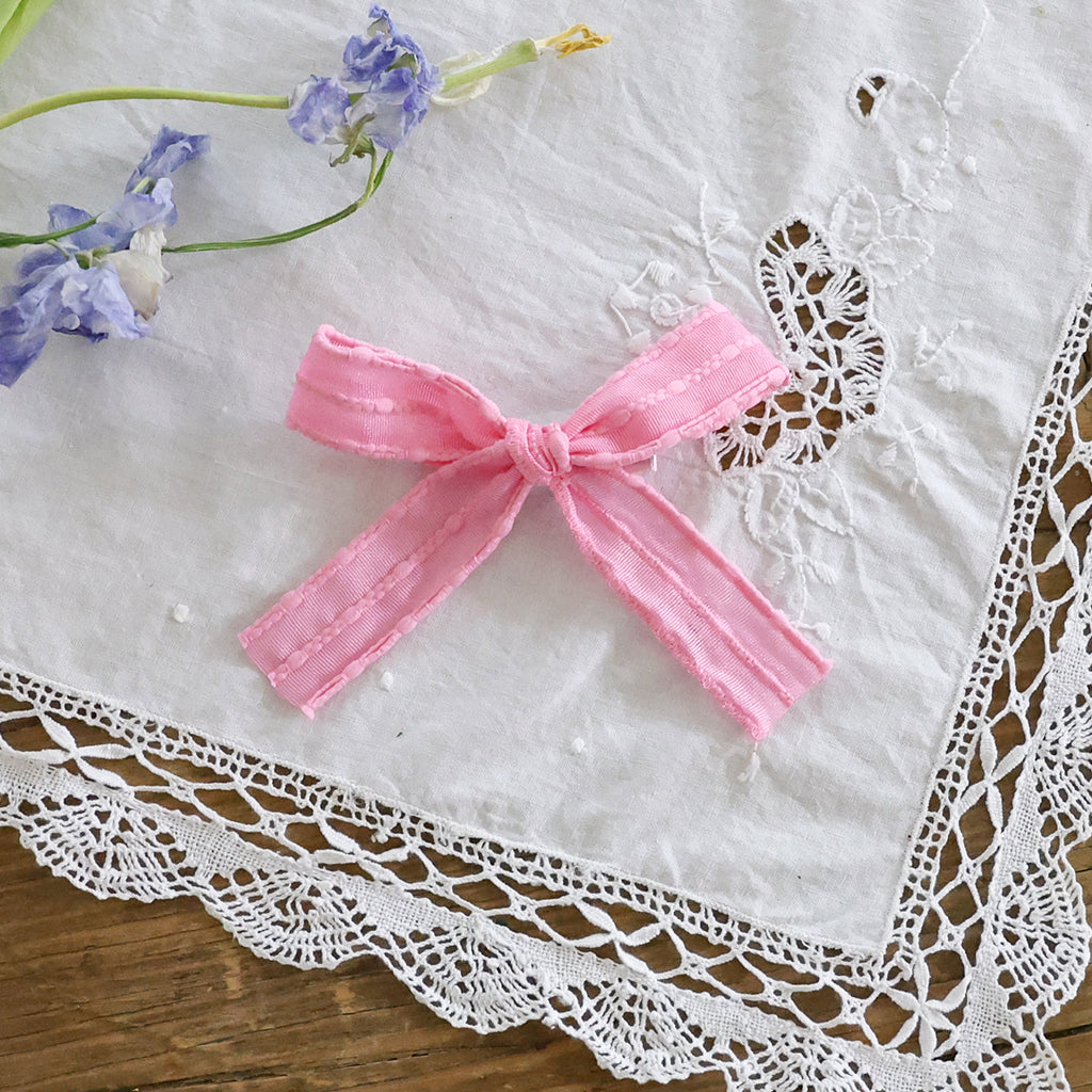 Puella Flo Rabi Daisy Hair Pin Pink – girls hair accessory close-up detail