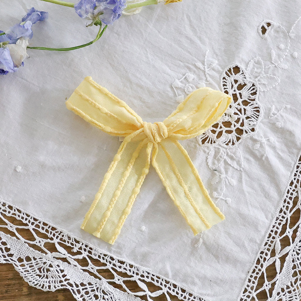Puella Flo Rabi Daisy Hair Pin Yellow – girls hair accessory close-up detail