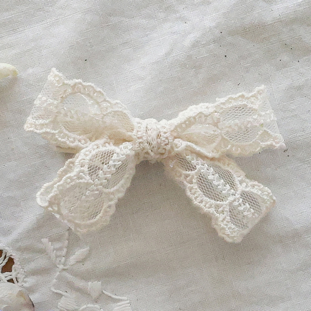 Puella Flo Lou Bow Hair Clip Ivory – girls hair accessory close-up detail
