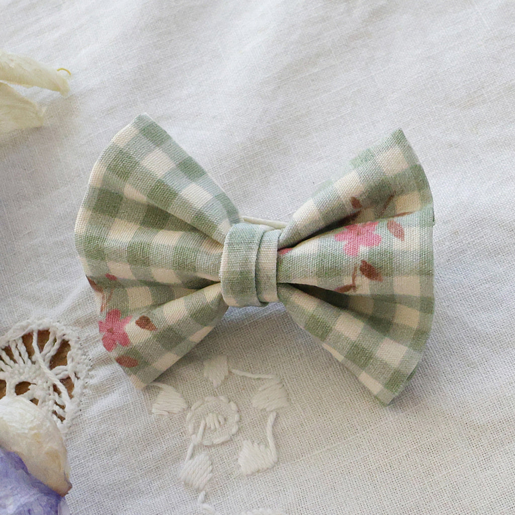 Puella Flo Teddy Knot Hair Clip Green – girls hair accessory close-up detail