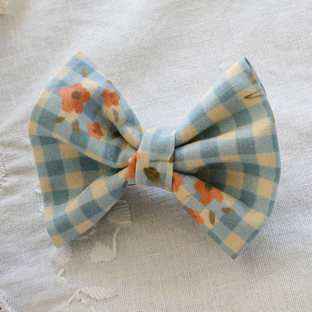 Puella Flo Teddy Knot Hair Clip Blue – girls hair accessory close-up detail