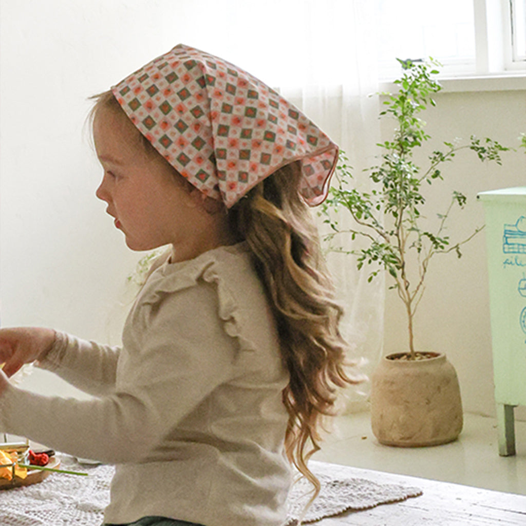Child wearing Puella Flo Arona Scarf Pattern A in Green