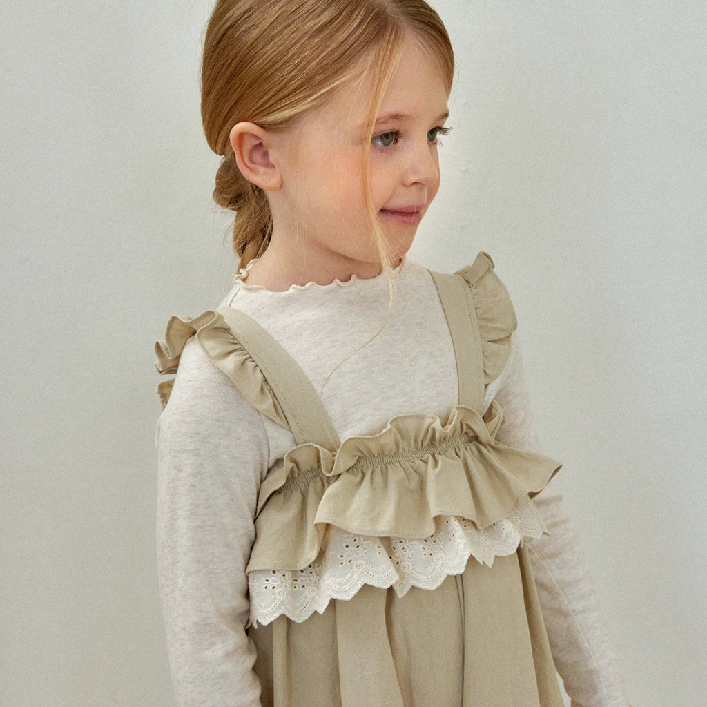 ROA Lace Frill Overalls Beige – girls dress close-up detail